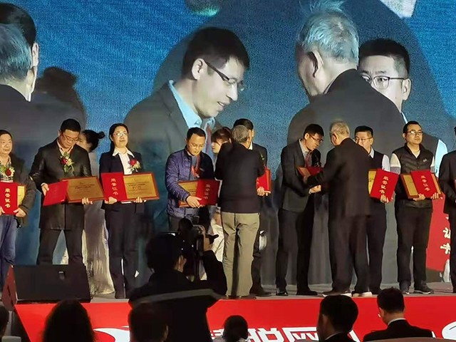 雙喜臨門！祝賀廣東瑞星榮獲“行業(yè)領(lǐng)軍人物”“空氣能熱